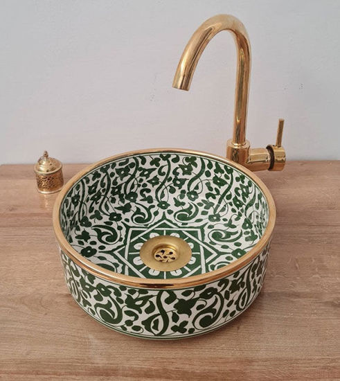 Luxurious green and gold washbasin with a gold faucet, showcasing traditional Moroccan craftsmanship and customizable features.